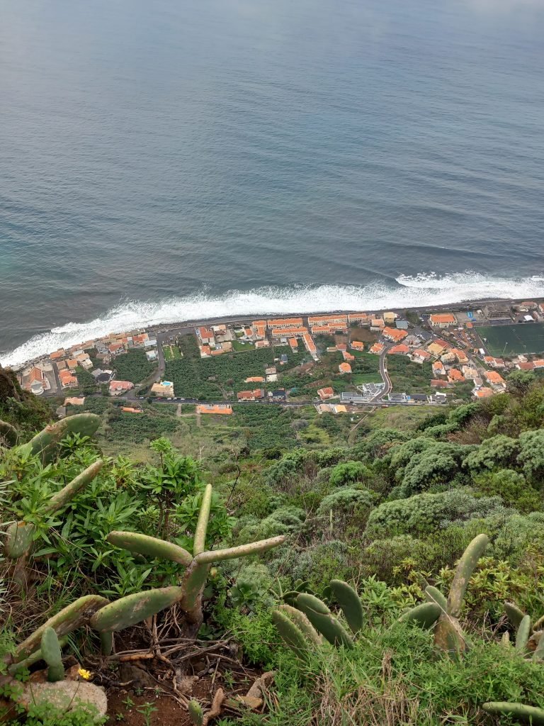 Style Tours Jeep on a Madeira mountain road